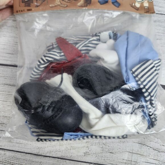 Vintage T.H.T. 1993 Bear Outfit Train Conductor Tender Heart Treasures - Picture 5 of 6